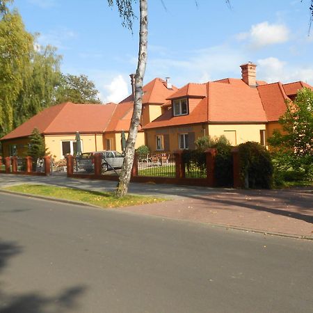 Отель Pensjonat Nad Jeziorem Мыслибуж Экстерьер фото